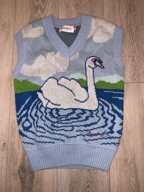 House of Sunny Ride A White Swan Vest Size: 4/Small